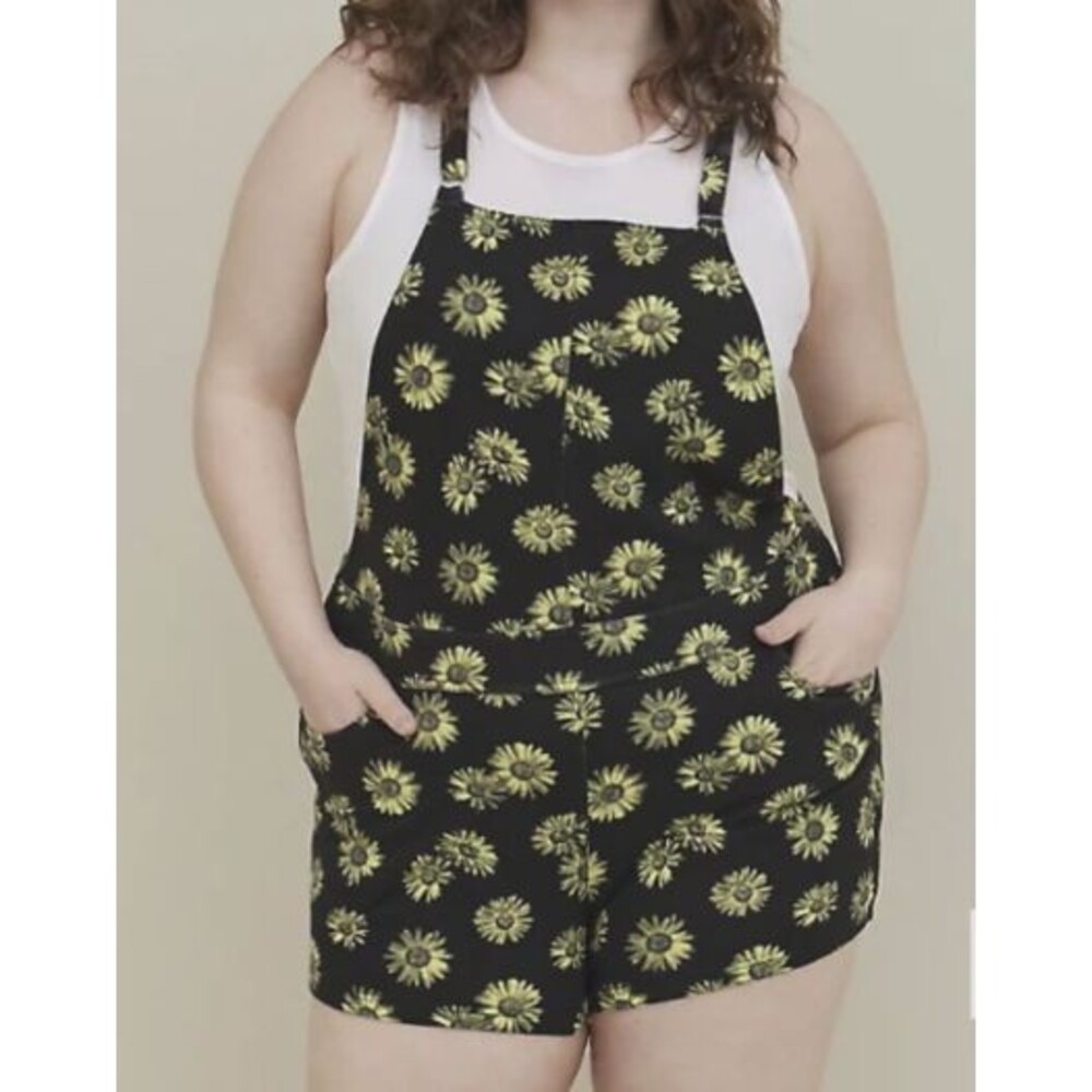 Torrid LoveSick Daisy Print Shortall Overalls Plus Size 1X